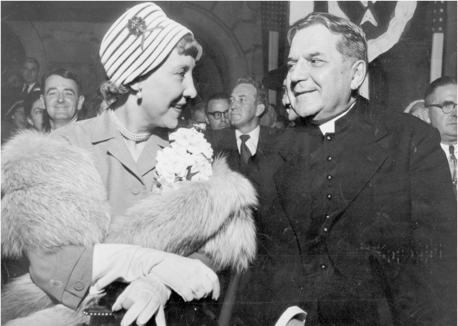 Mamie Eisenhower talking with Archbishop Rummel, 1952